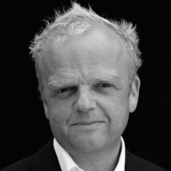 Toby Jones as Claudius Templesmith from The Hunger Games Meet the Cast